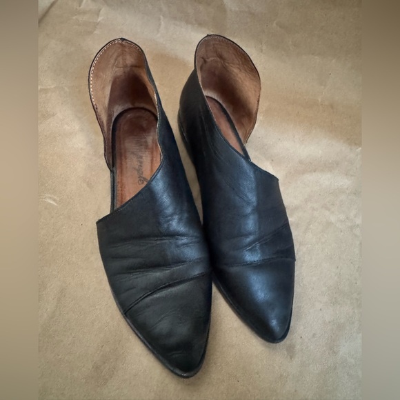 Free People Shoes - Free People Royale Black Leather Closed Toe Flats. Size EU 37